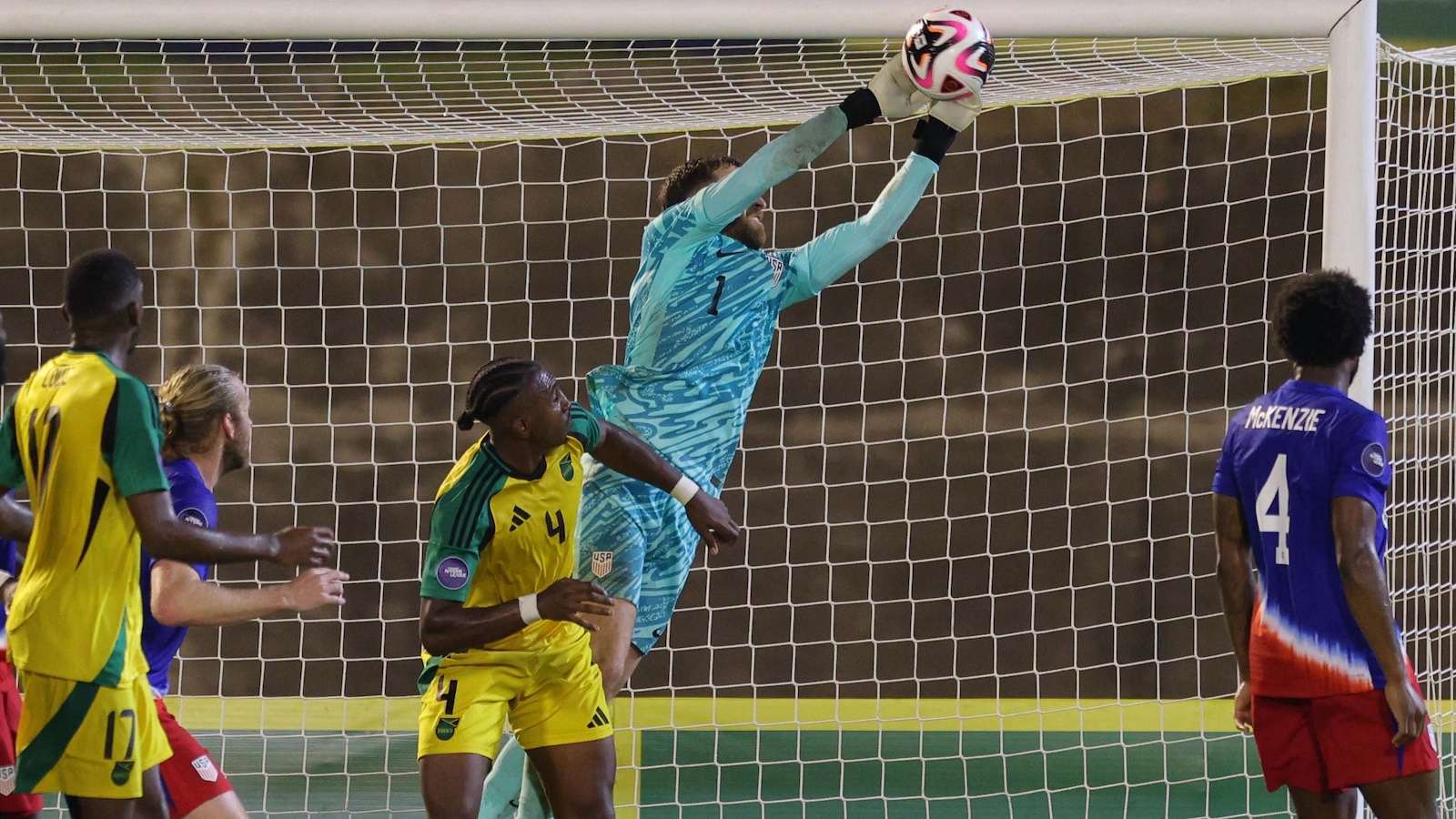 间的默契配 间的默契配